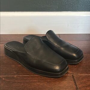 EUC Vince Raquel Mule W9